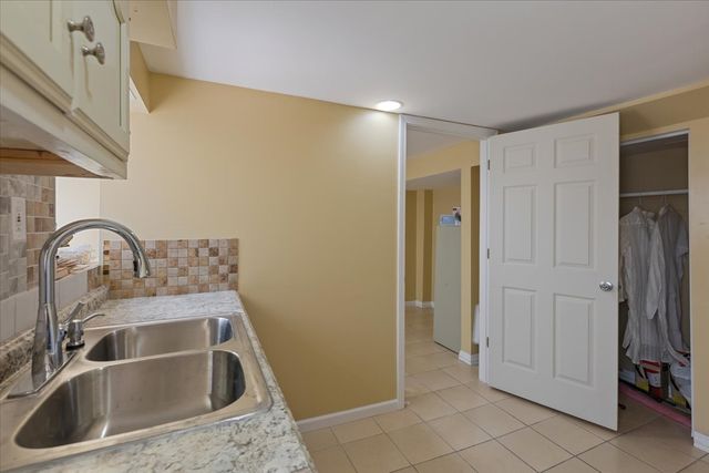 2133 W Highland Avenue 2, Chicago, IL 60659