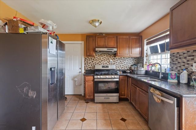 2133 W Highland Avenue 2, Chicago, IL 60659