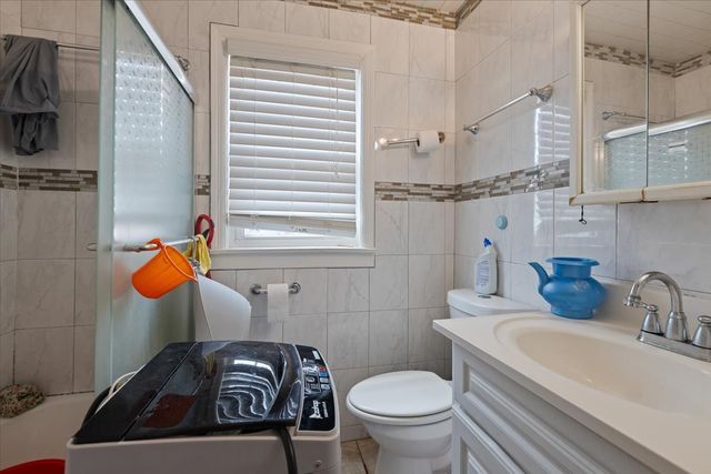 2133 W Highland Avenue 2, Chicago, IL 60659