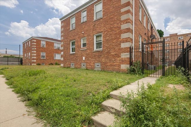 2133 W Highland Avenue 2, Chicago, IL 60659
