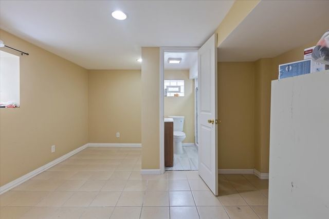 2133 W Highland Avenue 2, Chicago, IL 60659