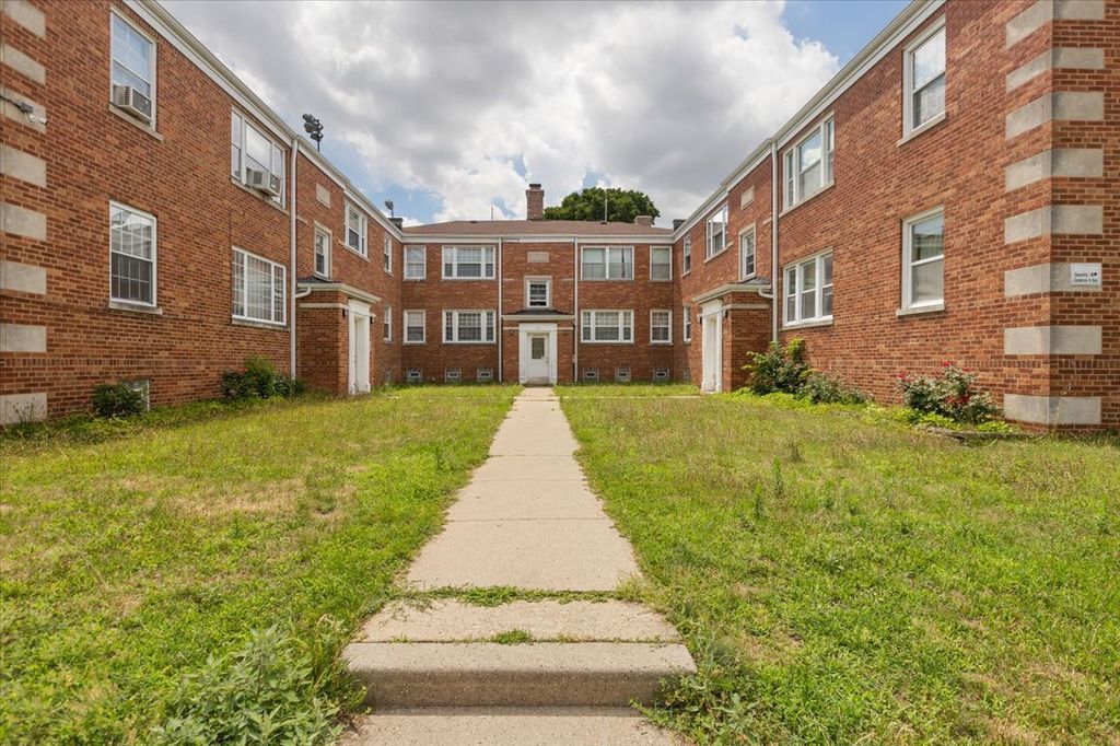 2133 W Highland Avenue 2, Chicago, IL 60659