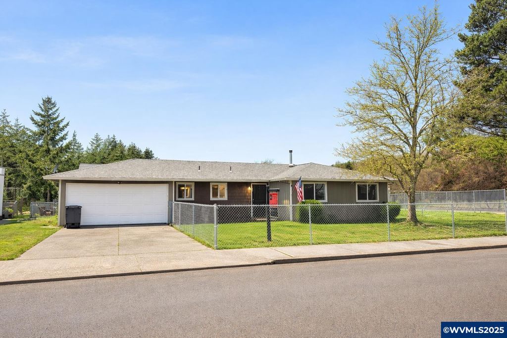454 NE Elm St, Sheridan, OR 97378