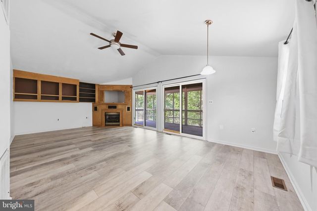 371 OAK HILL RD, Berkeley Springs, WV 25411