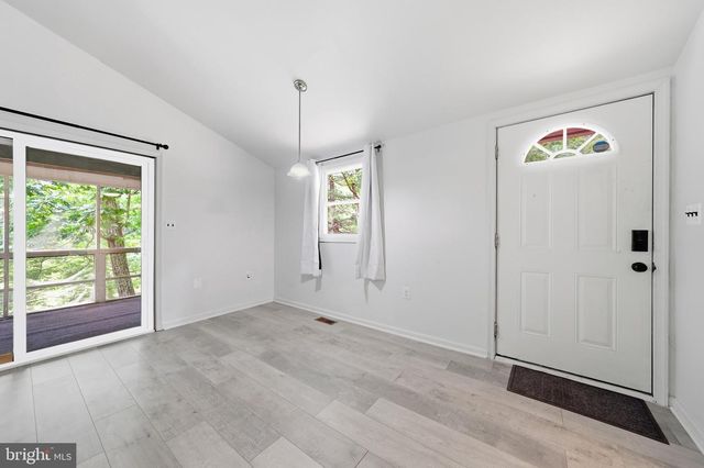 371 OAK HILL RD, Berkeley Springs, WV 25411