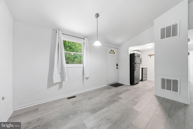 371 OAK HILL RD, Berkeley Springs, WV 25411