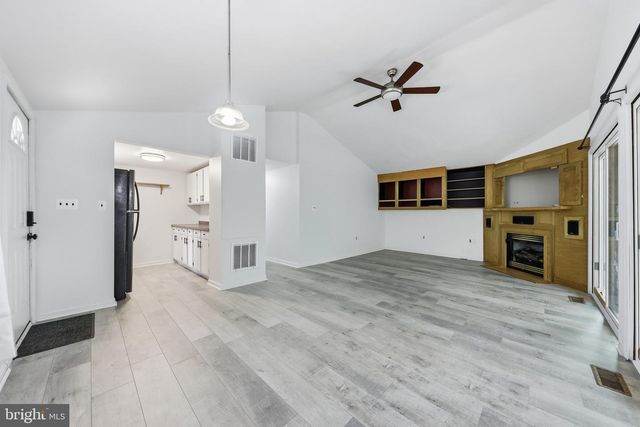 371 OAK HILL RD, Berkeley Springs, WV 25411