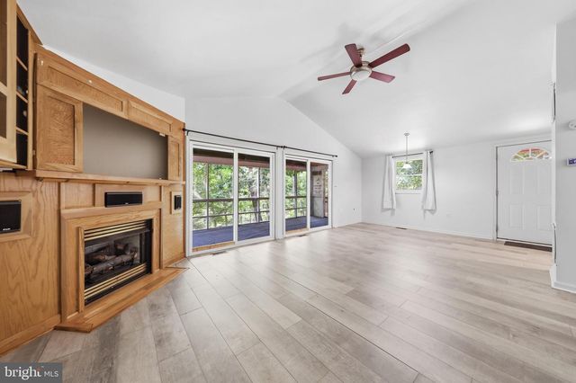 371 OAK HILL RD, Berkeley Springs, WV 25411