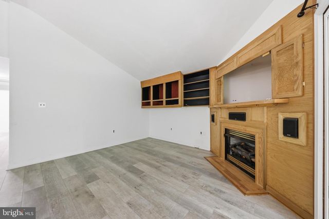 371 OAK HILL RD, Berkeley Springs, WV 25411