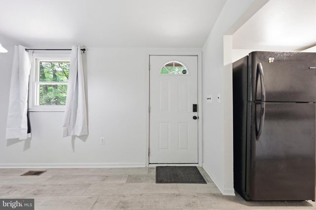 371 OAK HILL RD, Berkeley Springs, WV 25411