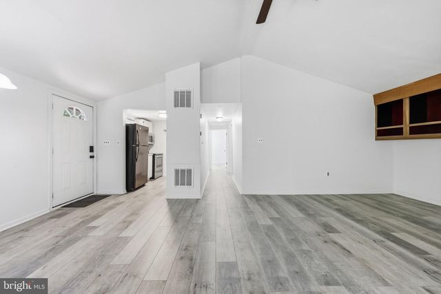 371 OAK HILL RD, Berkeley Springs, WV 25411