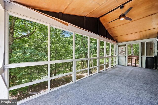 371 OAK HILL RD, Berkeley Springs, WV 25411