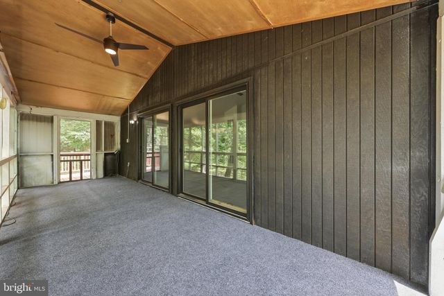 371 OAK HILL RD, Berkeley Springs, WV 25411