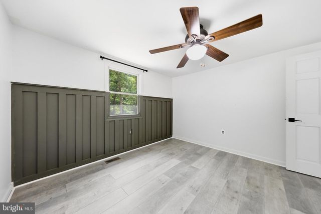 371 OAK HILL RD, Berkeley Springs, WV 25411