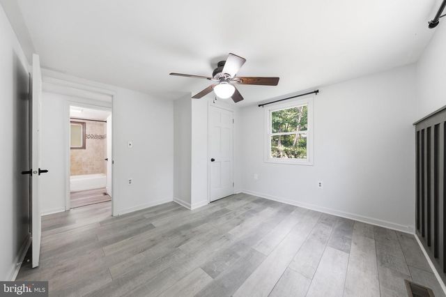 371 OAK HILL RD, Berkeley Springs, WV 25411
