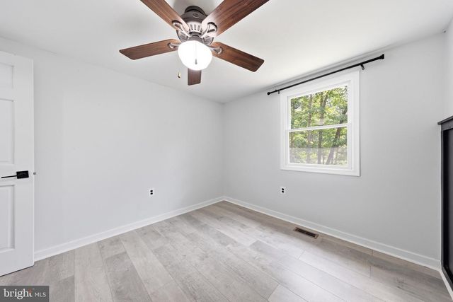 371 OAK HILL RD, Berkeley Springs, WV 25411