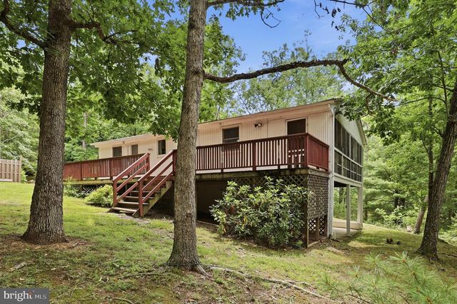 371 OAK HILL RD, Berkeley Springs, WV 25411