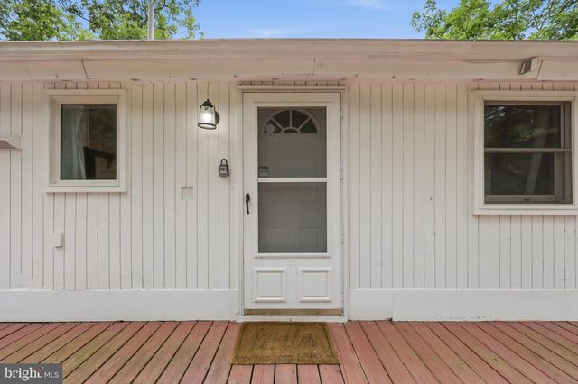 371 OAK HILL RD, Berkeley Springs, WV 25411