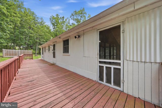 371 OAK HILL RD, Berkeley Springs, WV 25411