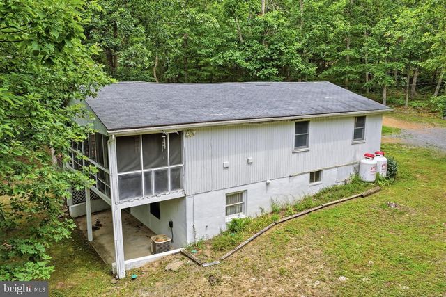 371 OAK HILL RD, Berkeley Springs, WV 25411