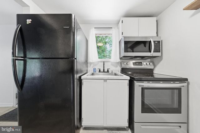 371 OAK HILL RD, Berkeley Springs, WV 25411