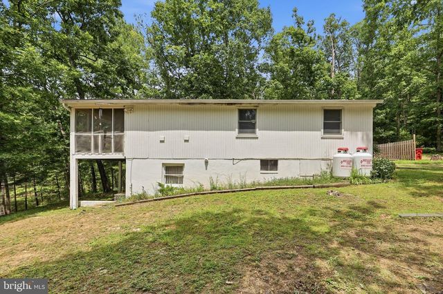 371 OAK HILL RD, Berkeley Springs, WV 25411