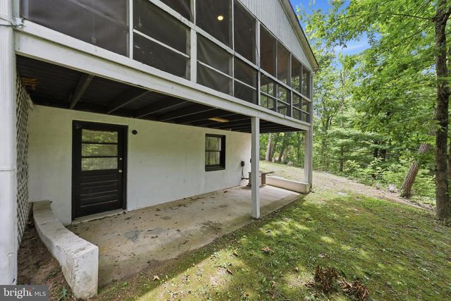 371 OAK HILL RD, Berkeley Springs, WV 25411