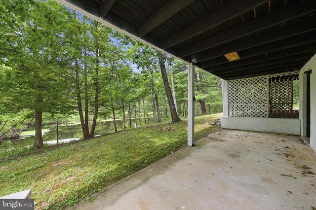 371 OAK HILL RD, Berkeley Springs, WV 25411