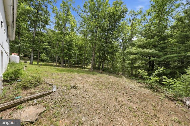 371 OAK HILL RD, Berkeley Springs, WV 25411