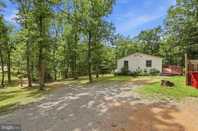 371 OAK HILL RD, Berkeley Springs, WV 25411