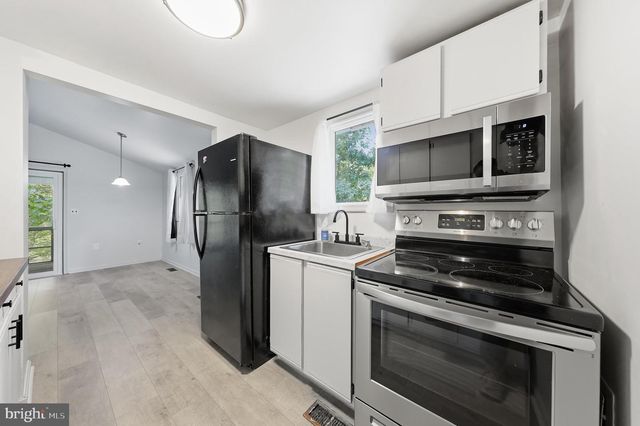 371 OAK HILL RD, Berkeley Springs, WV 25411