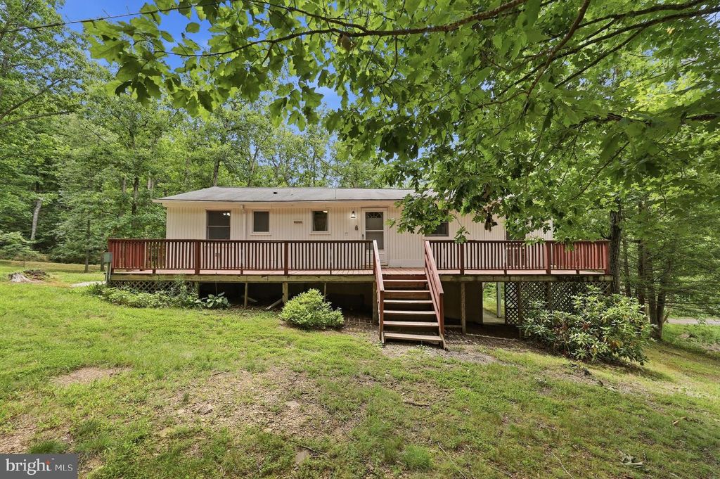 371 OAK HILL RD, Berkeley Springs, WV 25411