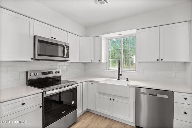 8B Spring Street, Manchester, NJ 08759