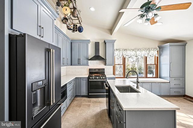 2 BLUE RIDGE RD, Plymouth Meeting, PA 19462