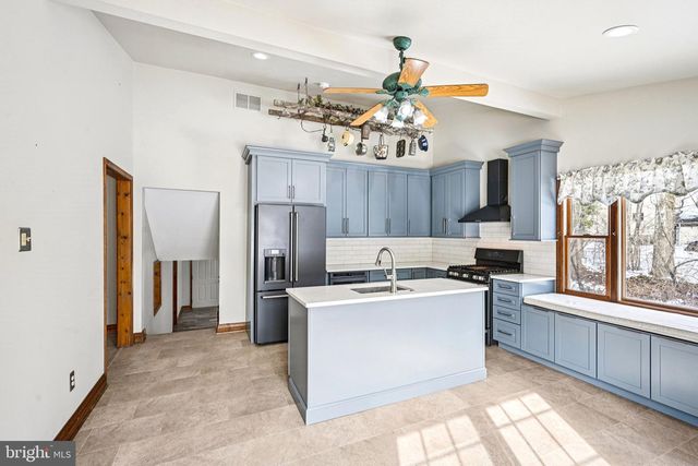 2 BLUE RIDGE RD, Plymouth Meeting, PA 19462