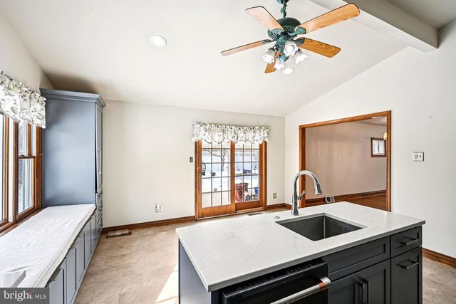 2 BLUE RIDGE RD, Plymouth Meeting, PA 19462