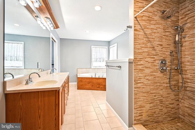 2 BLUE RIDGE RD, Plymouth Meeting, PA 19462