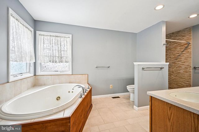 2 BLUE RIDGE RD, Plymouth Meeting, PA 19462