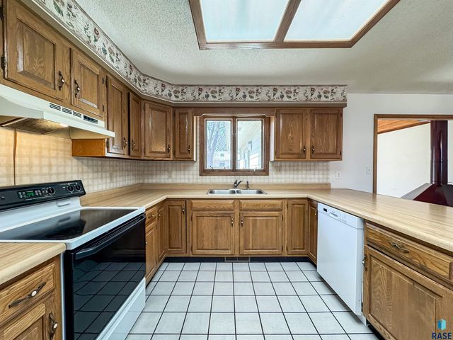 2301 S Wellington Ave Avenue, Sioux Falls, SD 57106