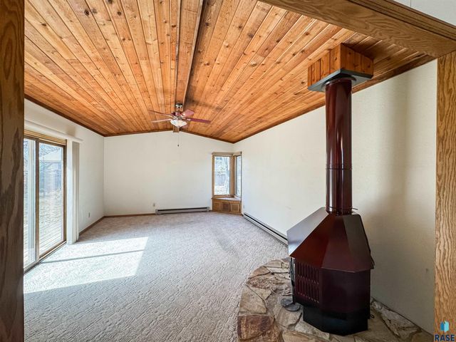 2301 S Wellington Ave Avenue, Sioux Falls, SD 57106