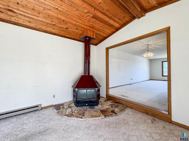 2301 S Wellington Ave Avenue, Sioux Falls, SD 57106