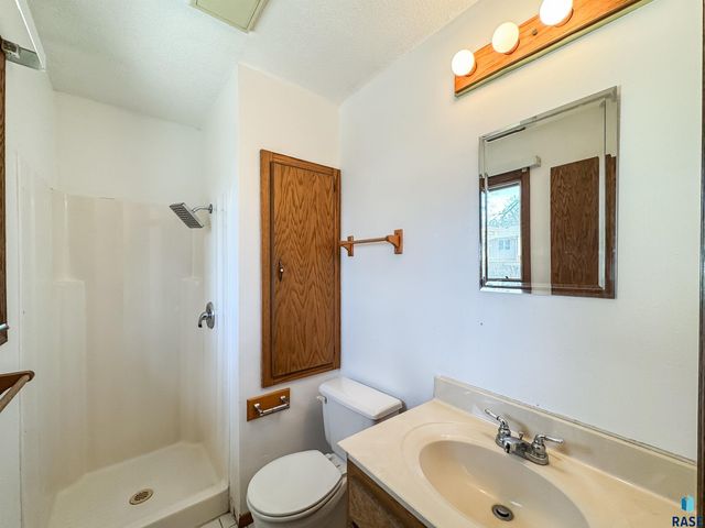 2301 S Wellington Ave Avenue, Sioux Falls, SD 57106