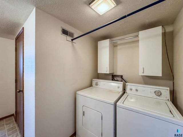 2301 S Wellington Ave Avenue, Sioux Falls, SD 57106