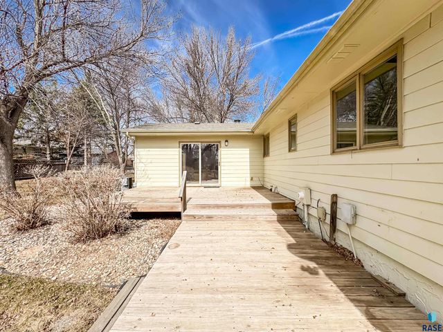 2301 S Wellington Ave Avenue, Sioux Falls, SD 57106