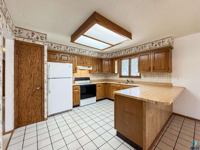 2301 S Wellington Ave Avenue, Sioux Falls, SD 57106