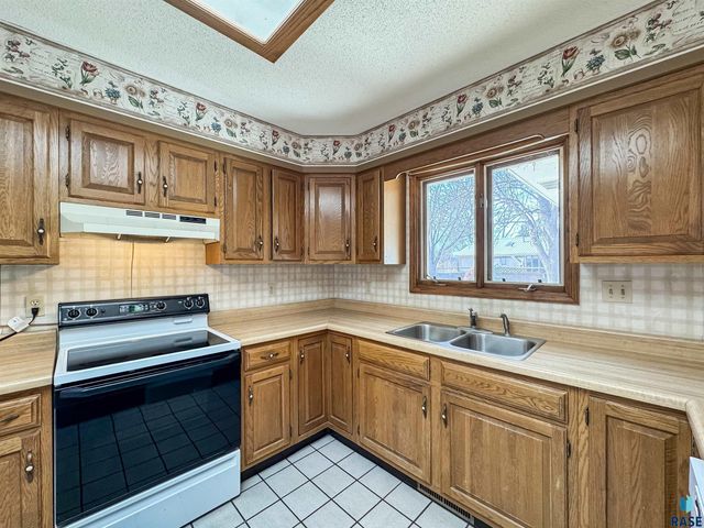 2301 S Wellington Ave Avenue, Sioux Falls, SD 57106