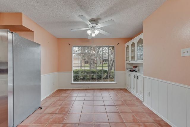 2805 Oak Valley Drive, Arlington, TX 76016