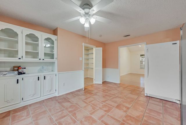 2805 Oak Valley Drive, Arlington, TX 76016