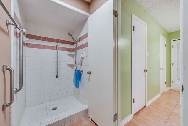 2805 Oak Valley Drive, Arlington, TX 76016