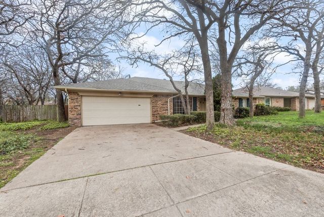 2805 Oak Valley Drive, Arlington, TX 76016
